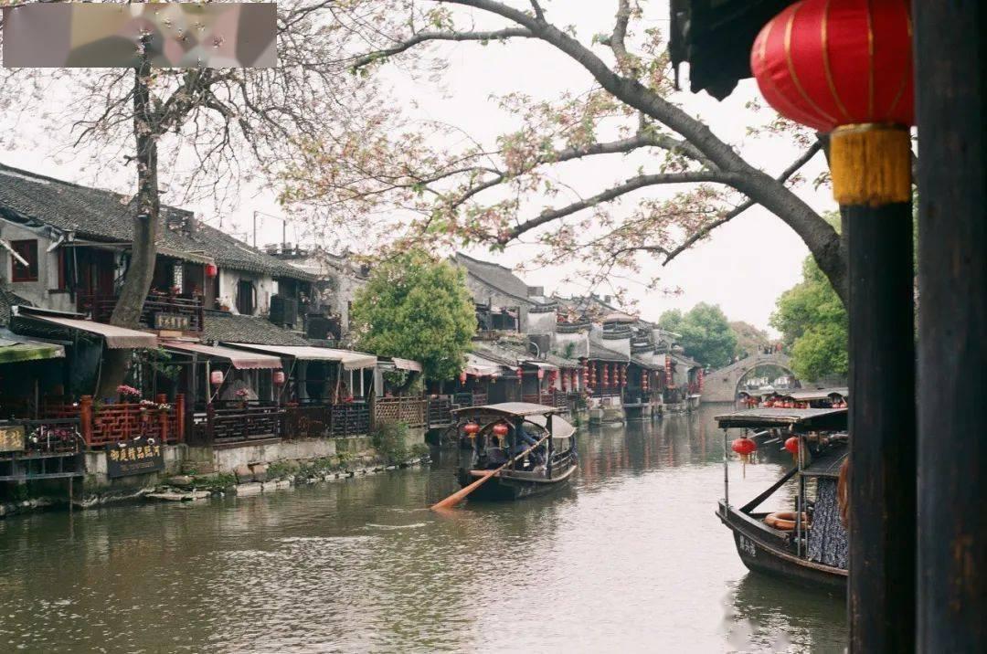逃离昏暗的废弃城